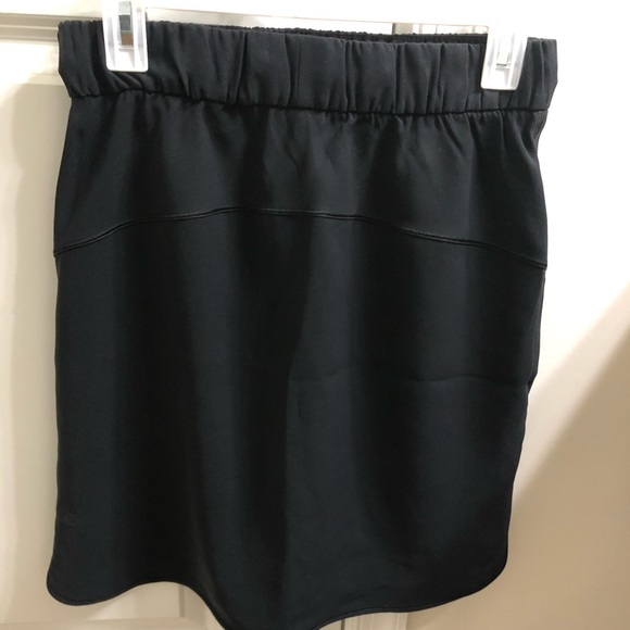 Lululemon on the fly skirt - Picture 2 of 7